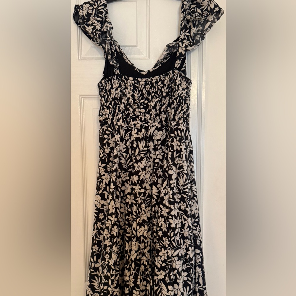 Old Navy Floral Black and White Women's Dress